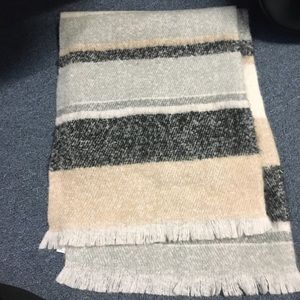 (NEW WITH TAGS) American Eagle Outfitters scarf